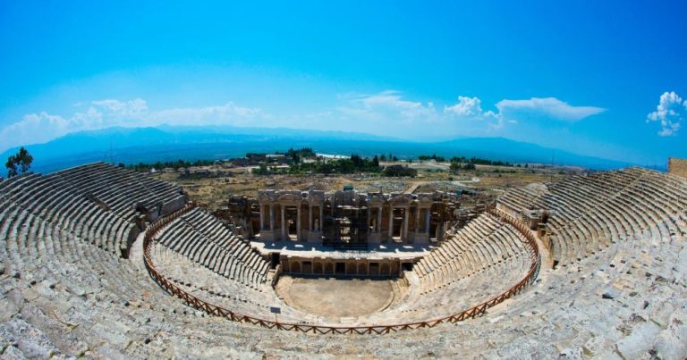 Pamukkale - Blick auf das Roman Theater