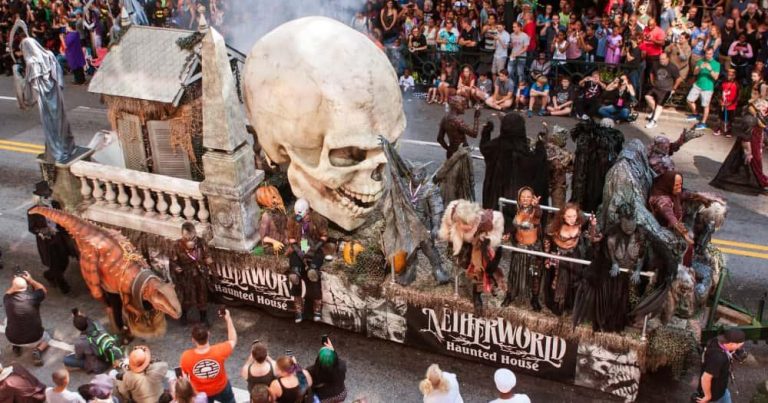 New York - Village Halloween Parade bei Reisemagazin Plus