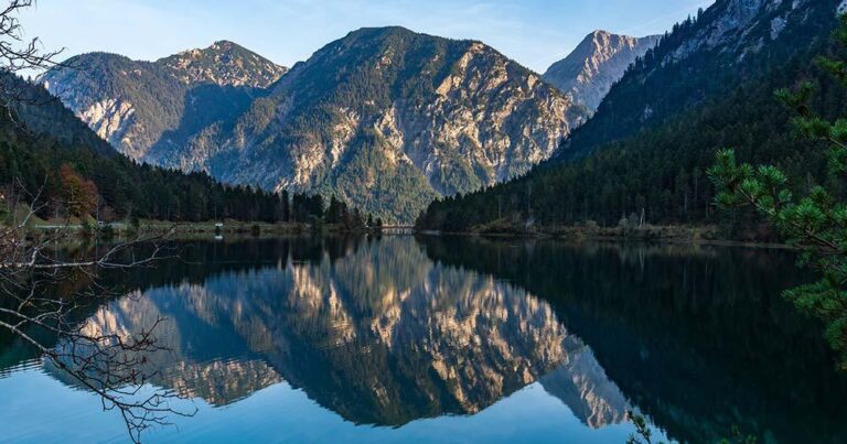 Der Plansee - Spiegelung - bei Reisemagazin Plus